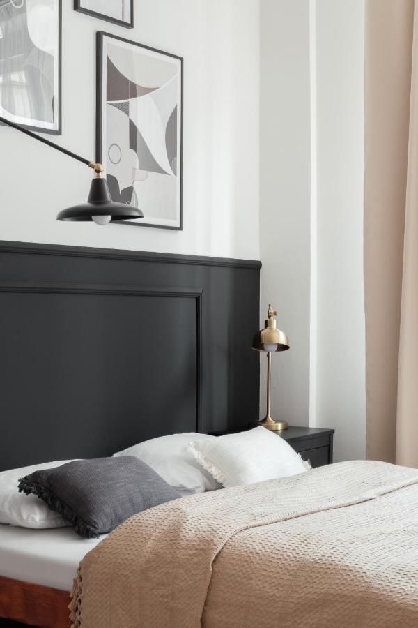 Days - Glamorous W Balcony Near Vltava River Apartment Prag