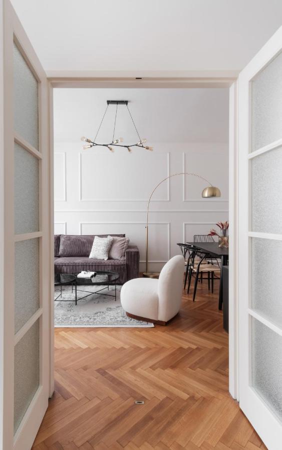 Days - Glamorous W Balcony Near Vltava River Apartment Prag